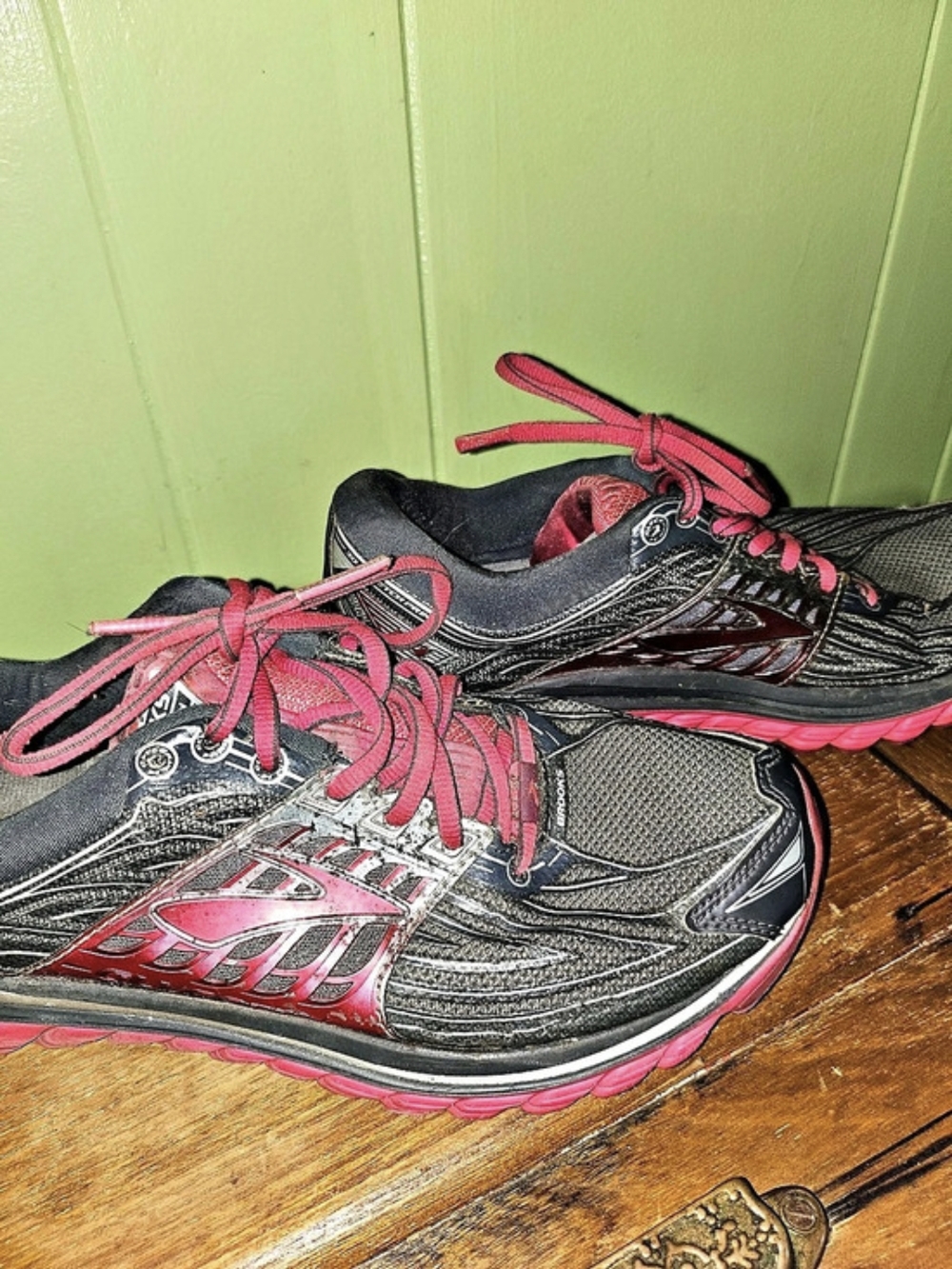 Brooks Glycerin 12 Black & Pink Athletic Shoes